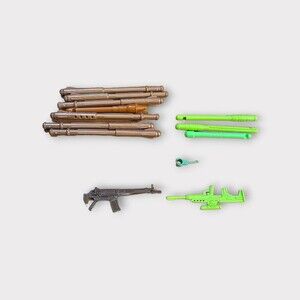 bundle of G.I. JOE weapons (brown)